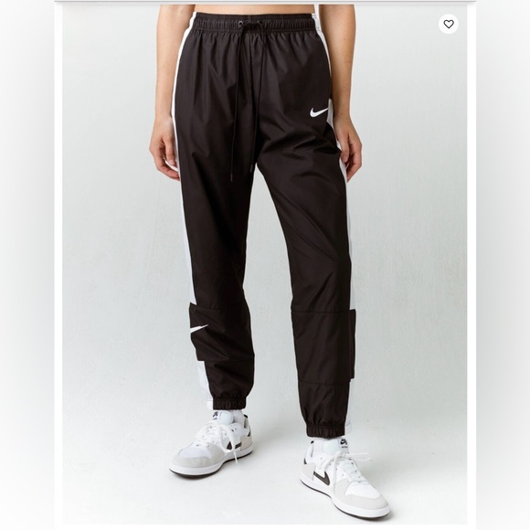 NWT NIKE Sportswear Repel Women's Lightweight Track Pants S - Picture 2 of 8